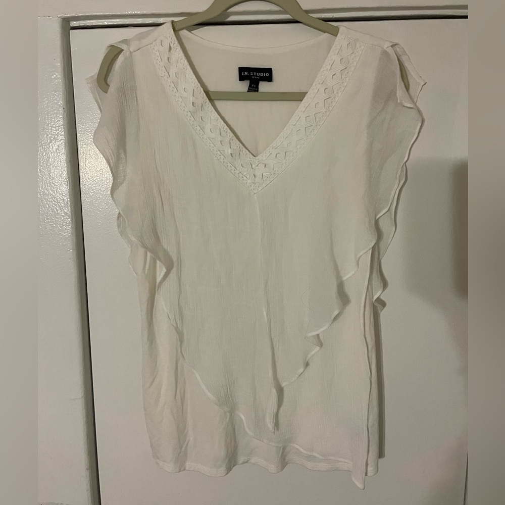 I.N Studio Petite White Flowy T-Shirt size Petite Small